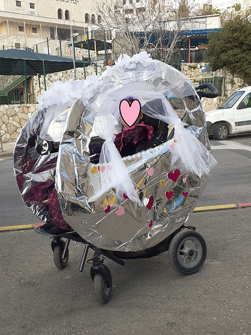 תחפושות מתגלגלות - תחפושת בכסא גלגלים